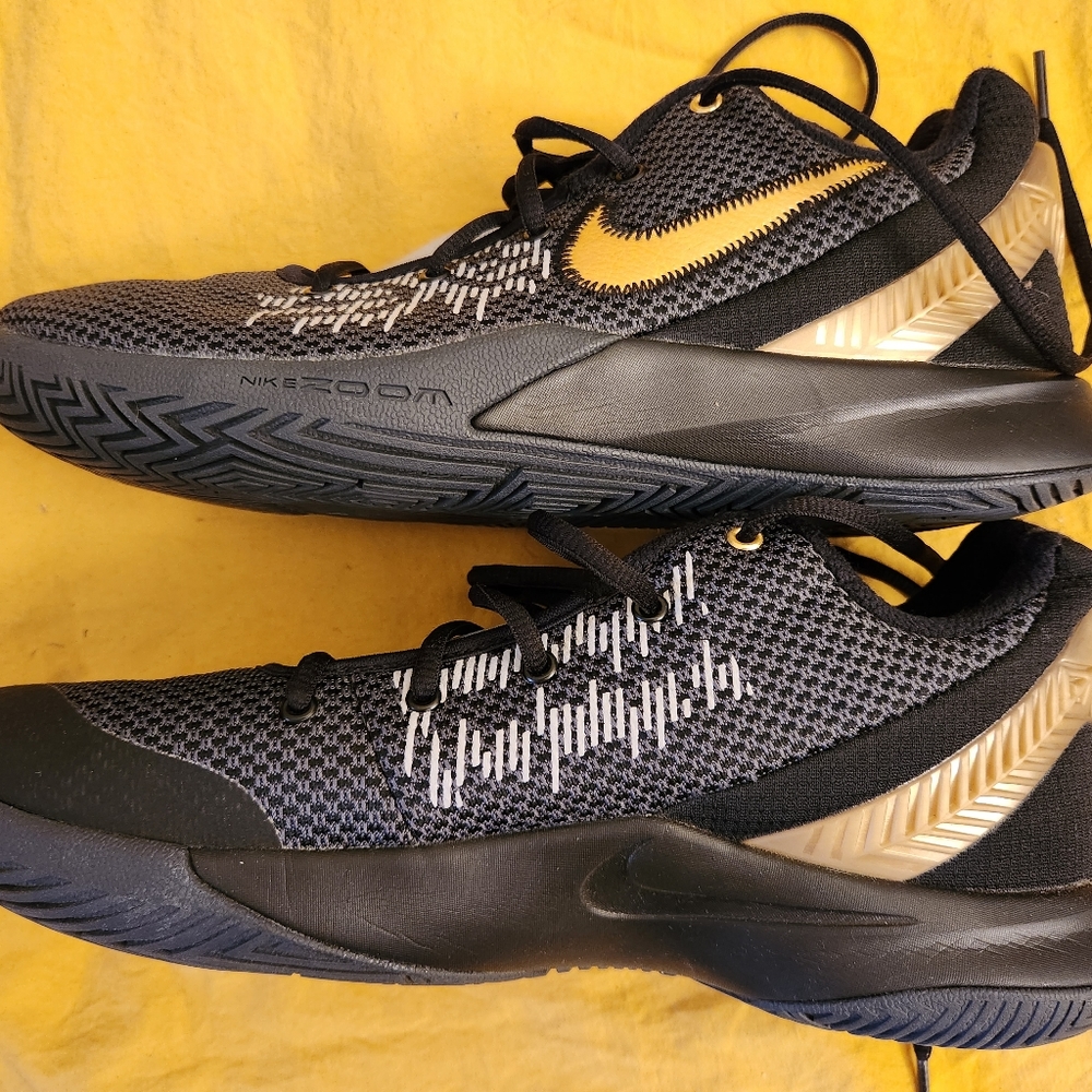 Nike Kyrie Flytrap II 2 Basketball Shoes Black Gold